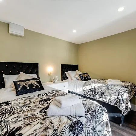 Lit Studio Spot Twin Beds,Amenities & Chill Vibes 1